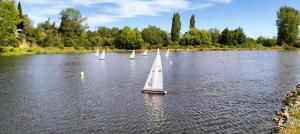 Výhled na řeku, která protéká v blízkosti penzionu