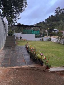 Κήπος έξω από το Villa Aureia