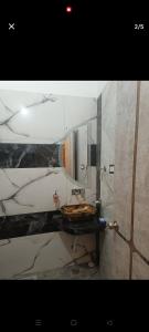 Ένα μπάνιο στο Naam Residency