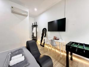 TV a/nebo společenská místnost v ubytování Linh Ngân Homestay - Bonnie