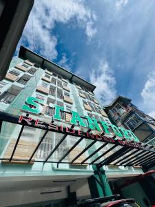 Το κτήριο όπου στεγάζεται  το ξενοδοχείο διαμερισμάτων