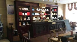 a room with a store with a shelf filled with items at GreenTree Eastern Yantai Development Zone Zhujiang Road Hotel in Yantai +162 photos