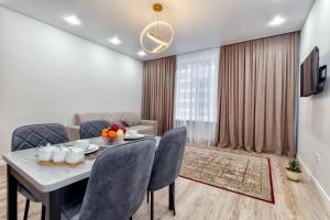 TV a/nebo společenská místnost v ubytování Уютная евродвушка возле Астана Арены