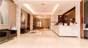 a lobby of a store with a bar in it at City Comfort Inn Chibi Railway Station in Puqi