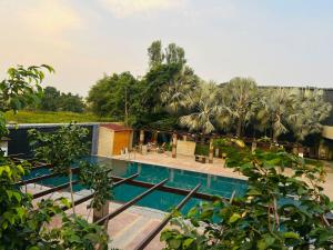 Πισίνα στο ή κοντά στο Florian Club Resort and Spa Jaipur