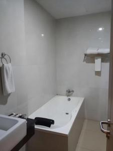 Ένα μπάνιο στο Grand Dian Hotel Slawi