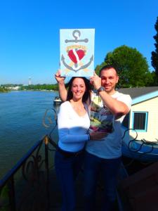 Výhled na řeku, která protéká v blízkosti hotelu