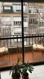 Μπαλκόνι ή βεράντα στο santiago del estero y Bolívar 6 personas acepto jóvenes con seña