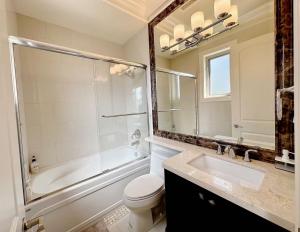 Un baño de Campus Haven