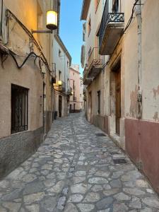 an empty street in an alley between buildings at Les Cases de Laia in Bocairent