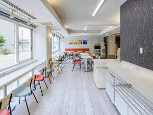 Kuchyň nebo kuchyňský kout v ubytování Comfort Inn Suwa Inter