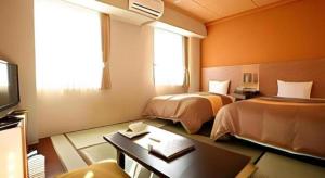 Televiisor ja/või meelelahutuskeskus majutusasutuses Hotel 1-2-3 Kofu Shingen Onsen