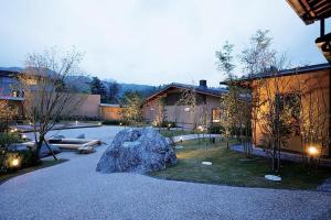 Κήπος έξω από το Kyoto Keburikawa Hotel