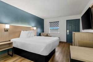 Ένα ή περισσότερα κρεβάτια σε δωμάτιο στο Rodeway Inn Muskogee