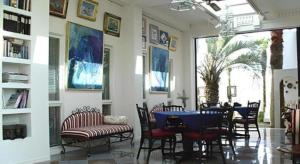 Μια τηλεόραση ή/και κέντρο ψυχαγωγίας στο Arabian Art Hotel & Gallery