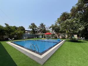 Бассейн в The Metropole by Keyboard Hotels или поблизости