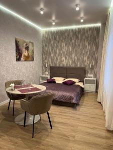 En eller flere senge i et værelse på Luxury flat near Opera 3