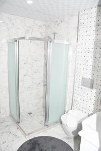 Ένα μπάνιο στο KAYACİTY Rezidans +8 φωτογραφίες