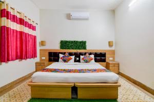 Ένα ή περισσότερα κρεβάτια σε δωμάτιο στο FabHotel A2