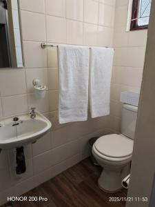 Ένα μπάνιο στο Uvongo Family Home