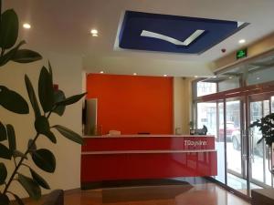 an office lobby with a pazon sign on the ceiling at 7 Days Inn Zhangjiakou Chongli Yuxing Road in Chongli