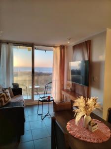 TV a/nebo společenská místnost v ubytování TERRA Ocean view to enjoy the sunset