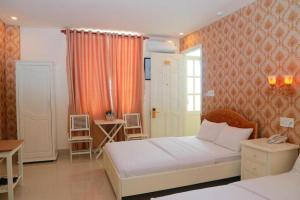 Ένα ή περισσότερα κρεβάτια σε δωμάτιο στο Royal Hotel +29 φωτογραφίες