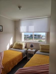 Postel nebo postele na pokoji v ubytování TERRA Ocean view to enjoy the sunset