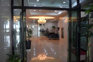 Ο χώρος του λόμπι ή της ρεσεψιόν στο Hotel Aroha Jeju