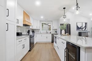 Η κουζίνα ή μικρή κουζίνα στο Shadowlake: 4BR House +26 φωτογραφίες