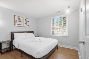 Ένα ή περισσότερα κρεβάτια σε δωμάτιο στο Shadowlake: 4BR House