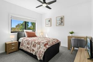 Postel nebo postele na pokoji v ubytování Lake Front Stay + 19 fotografií