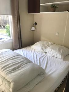 Кровать или кровати в номере Mobilhome confort 4-6 personnes