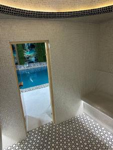 Swimmingpoolen hos eller tæt på MUXSIN Hotel