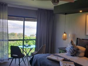 Ένα ή περισσότερα κρεβάτια σε δωμάτιο στο Galagos Guest House