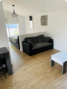 Posezení v ubytování Studio 30m2 proche Aeroport dans Lotissment calme