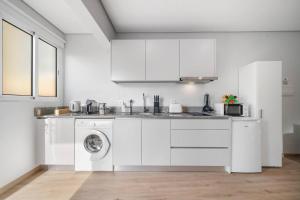 Kuchyň nebo kuchyňský kout v ubytování Atlantic View Studio + 23 fotografií