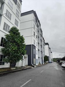 Tòa nhà nơi căn hộ tọa lạc