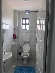 Ένα μπάνιο στο The shade