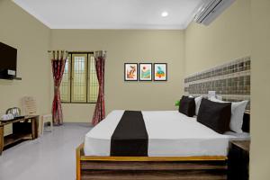 Ένα ή περισσότερα κρεβάτια σε δωμάτιο στο - Hotel O Machilipatnam Railway Station Formerly Hasini Celebrations
