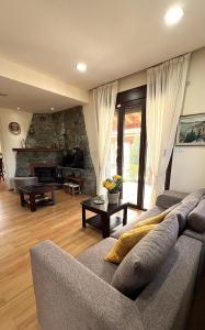 Χώρος καθιστικού στο KYPEROUNTA HEIGHTs