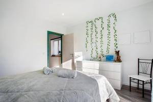 Postel nebo postele na pokoji v ubytování Vintage Gonçalo Lagoa Stay