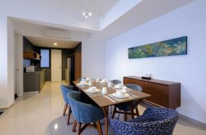 Kuchyň nebo kuchyňský kout v ubytování Beachfront Sea View Luxury Private Beach Suites