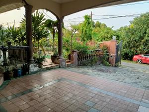 Κήπος έξω από το Delima Guest House Kangkar Pulai