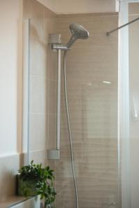 Ένα μπάνιο στο Perla Marina Apartments