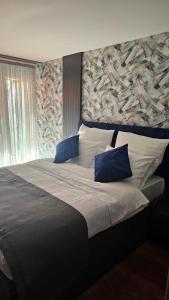 Una cama o camas en una habitación de Hotel Check Inn Sumak 5 fotos más