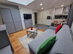 Kuchyň nebo kuchyňský kout v ubytování Apartment am Rathaus