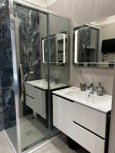 Koupelna v ubytování Ladi House