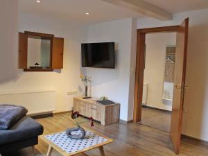 Μια τηλεόραση ή/και κέντρο ψυχαγωγίας στο Ferienunterkunft Schrichten