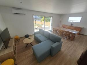 Μια τηλεόραση ή/και κέντρο ψυχαγωγίας στο Maison climatisée à Plestin-les-Grèves - 8 personnes